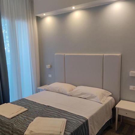 Hotel Caravel Rimini Esterno foto