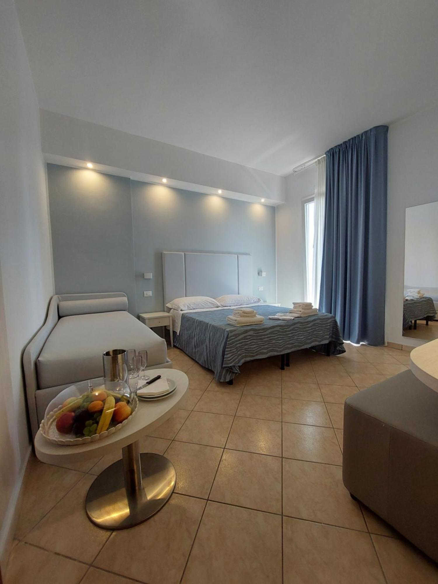Hotel Caravel Rimini Esterno foto