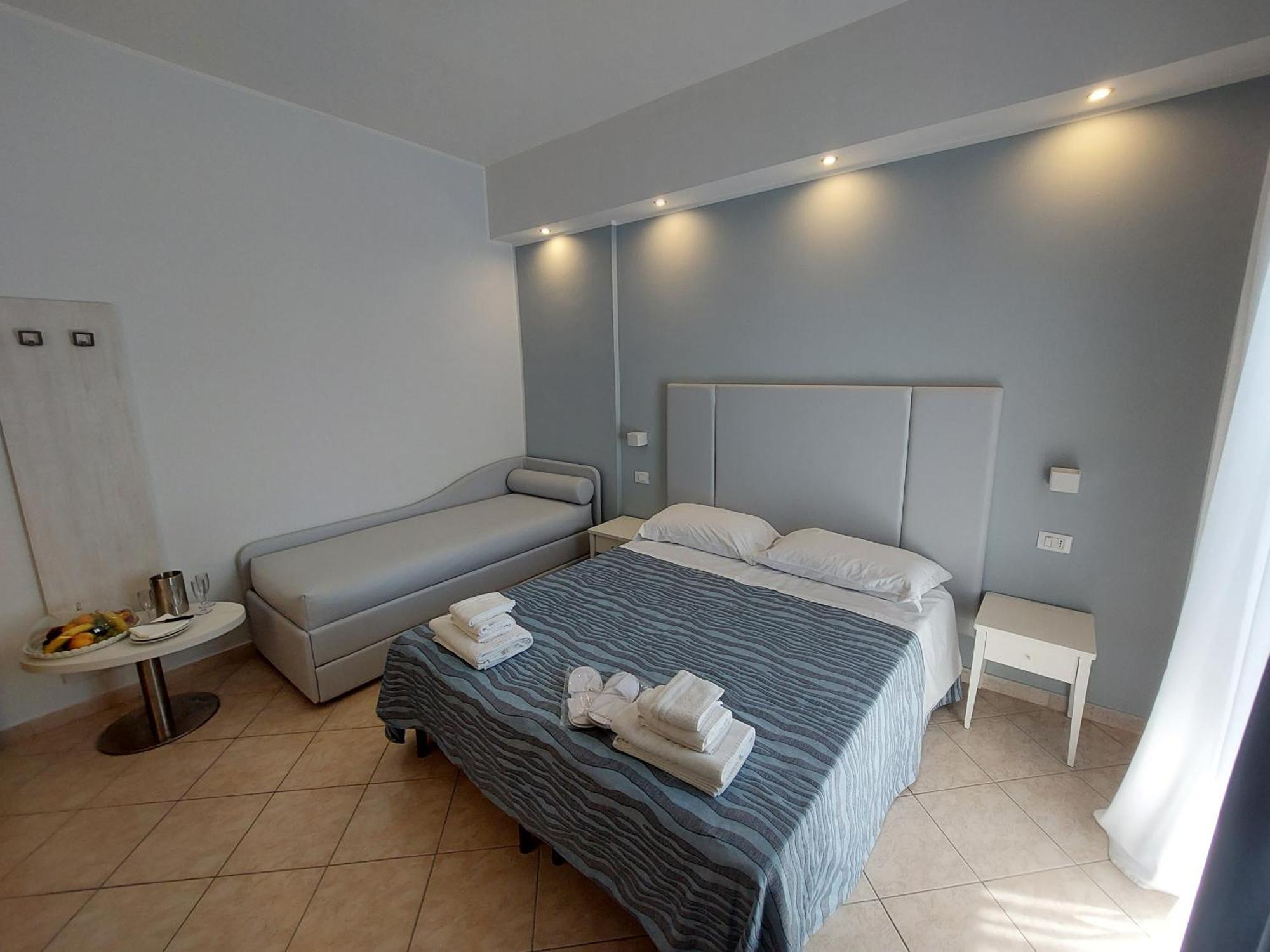 Hotel Caravel Rimini Esterno foto