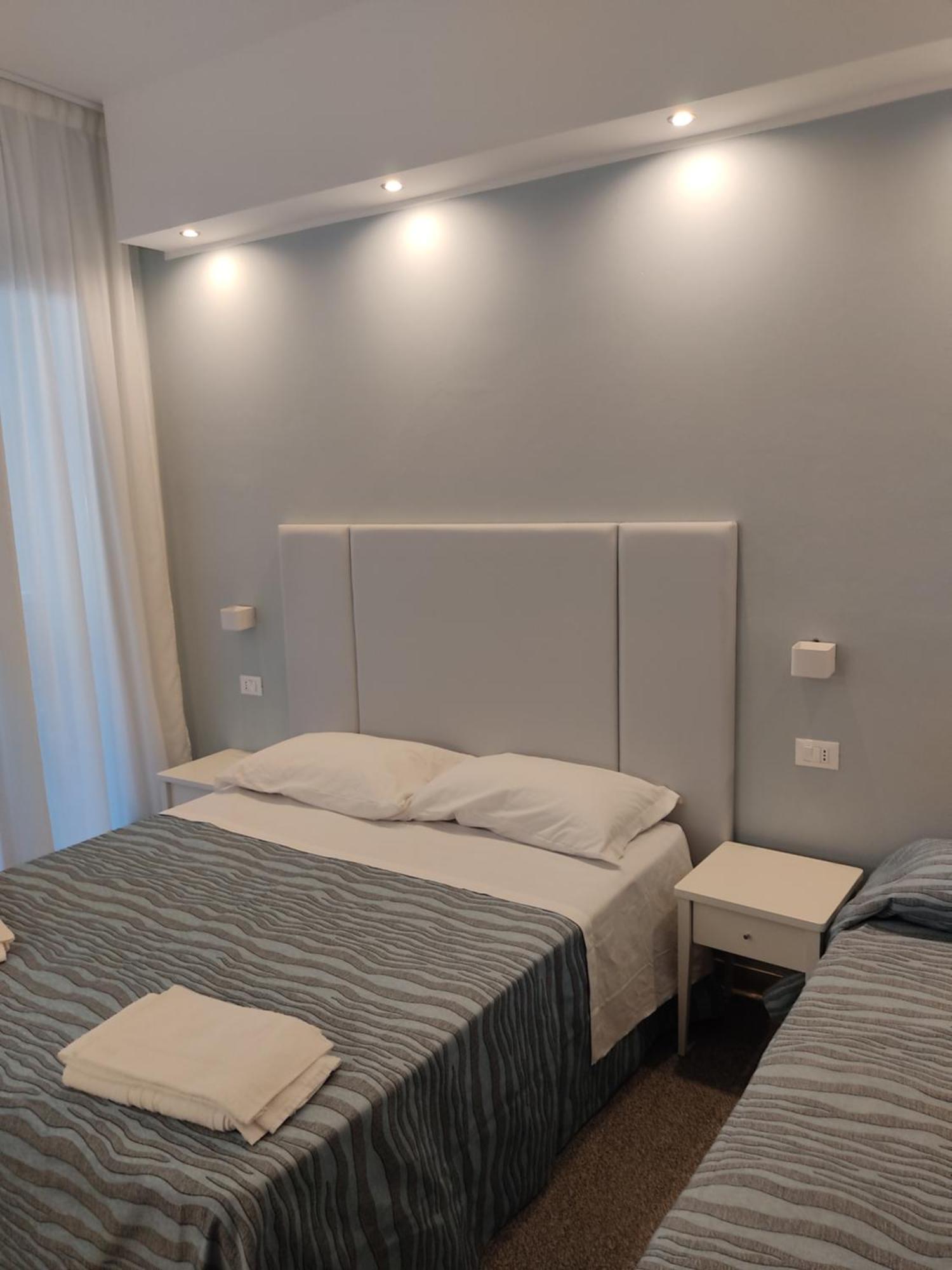 Hotel Caravel Rimini Esterno foto