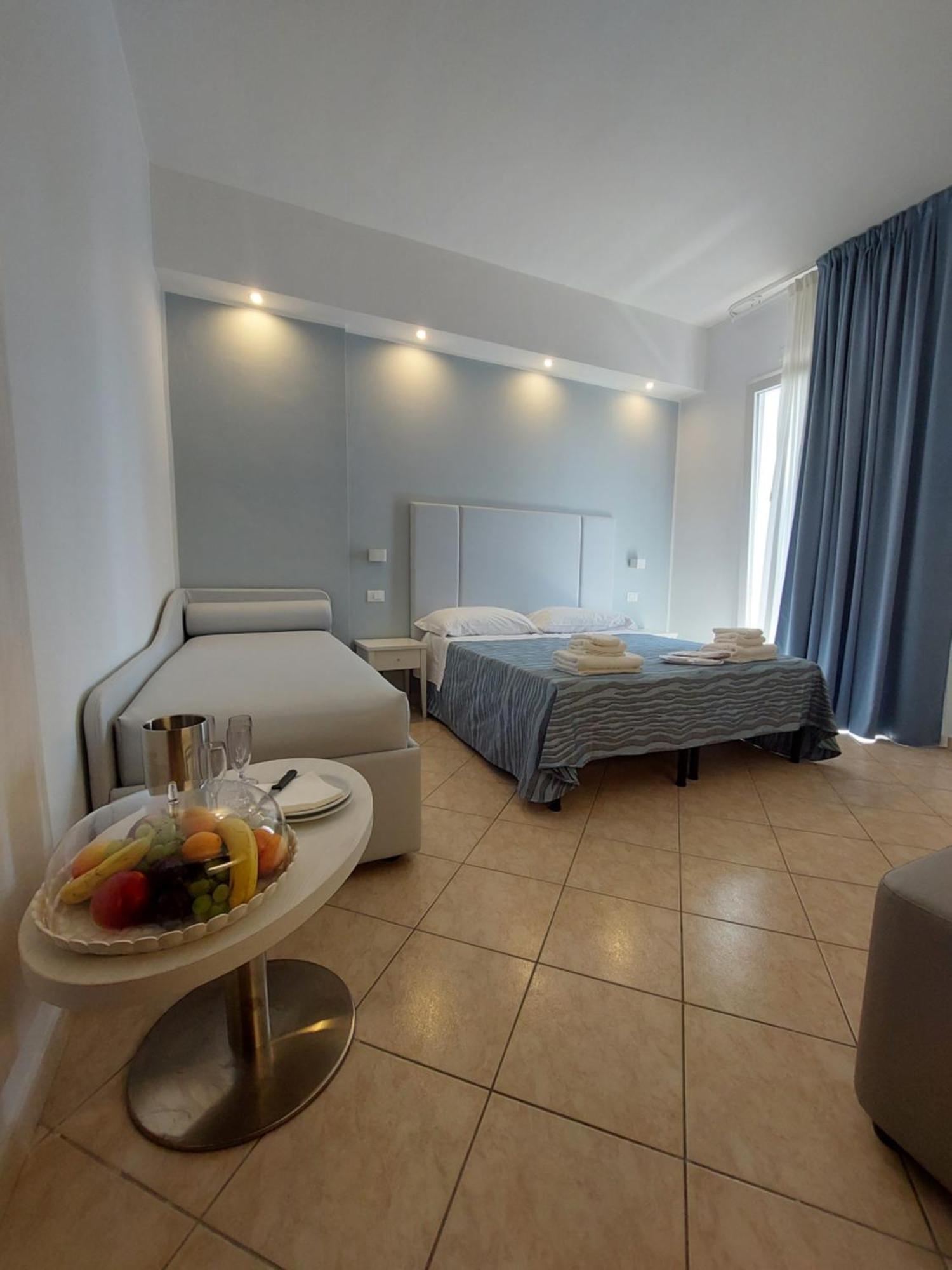 Hotel Caravel Rimini Esterno foto