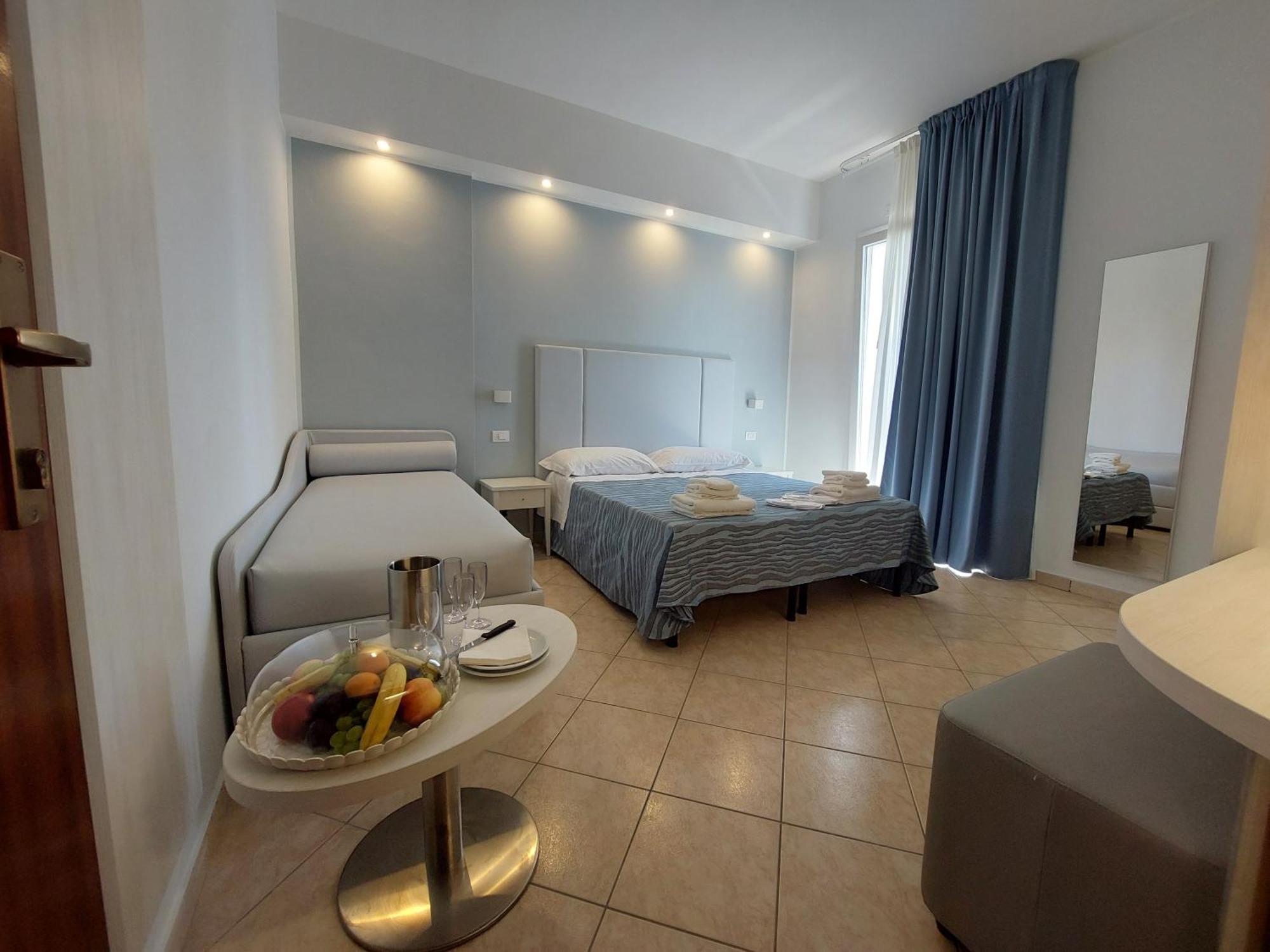 Hotel Caravel Rimini Esterno foto