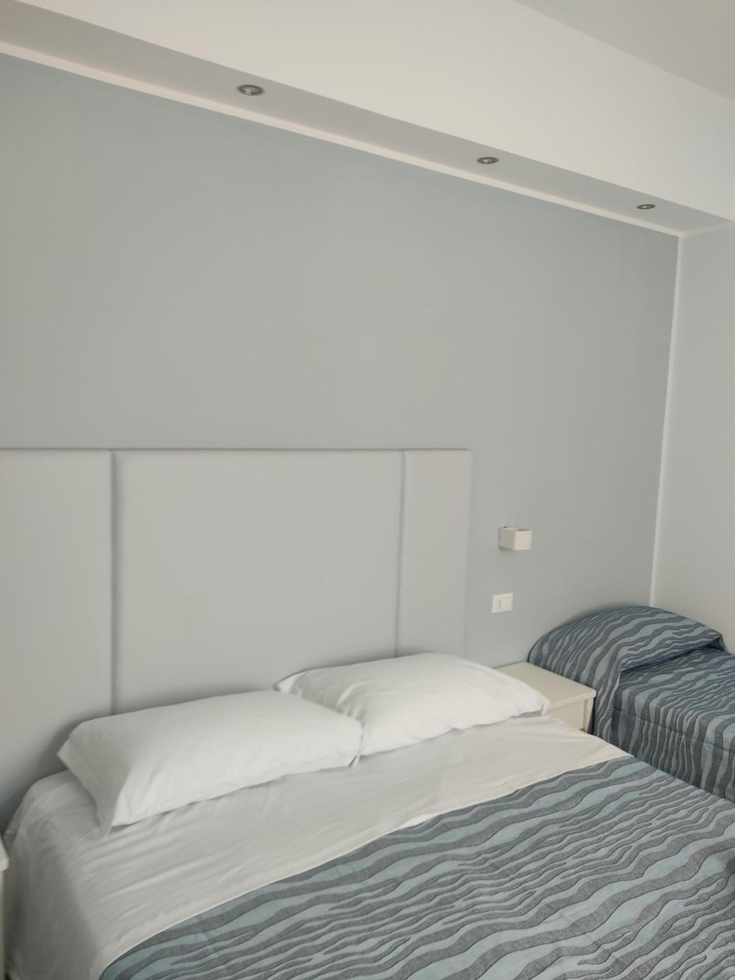 Hotel Caravel Rimini Esterno foto