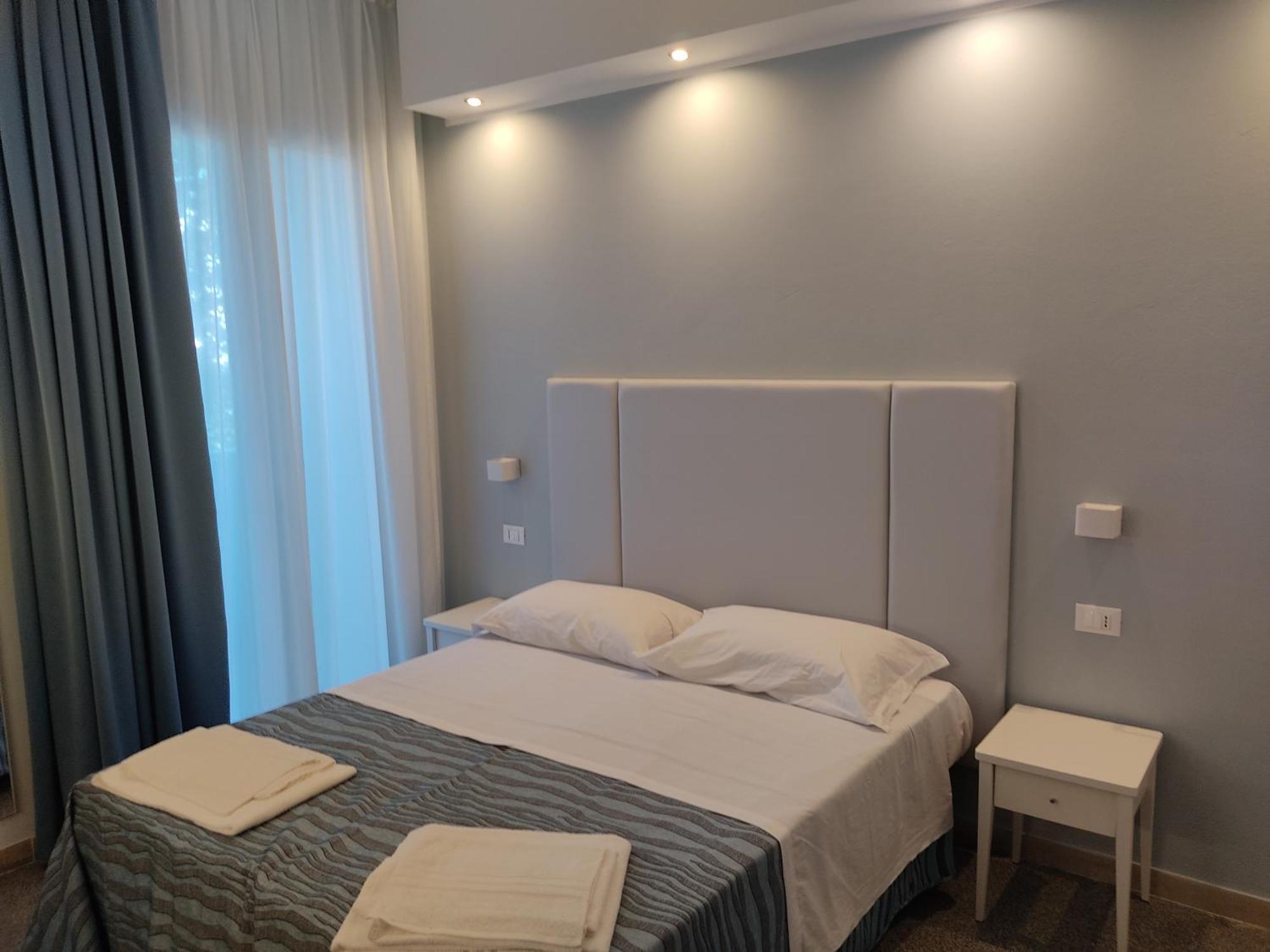 Hotel Caravel Rimini Esterno foto