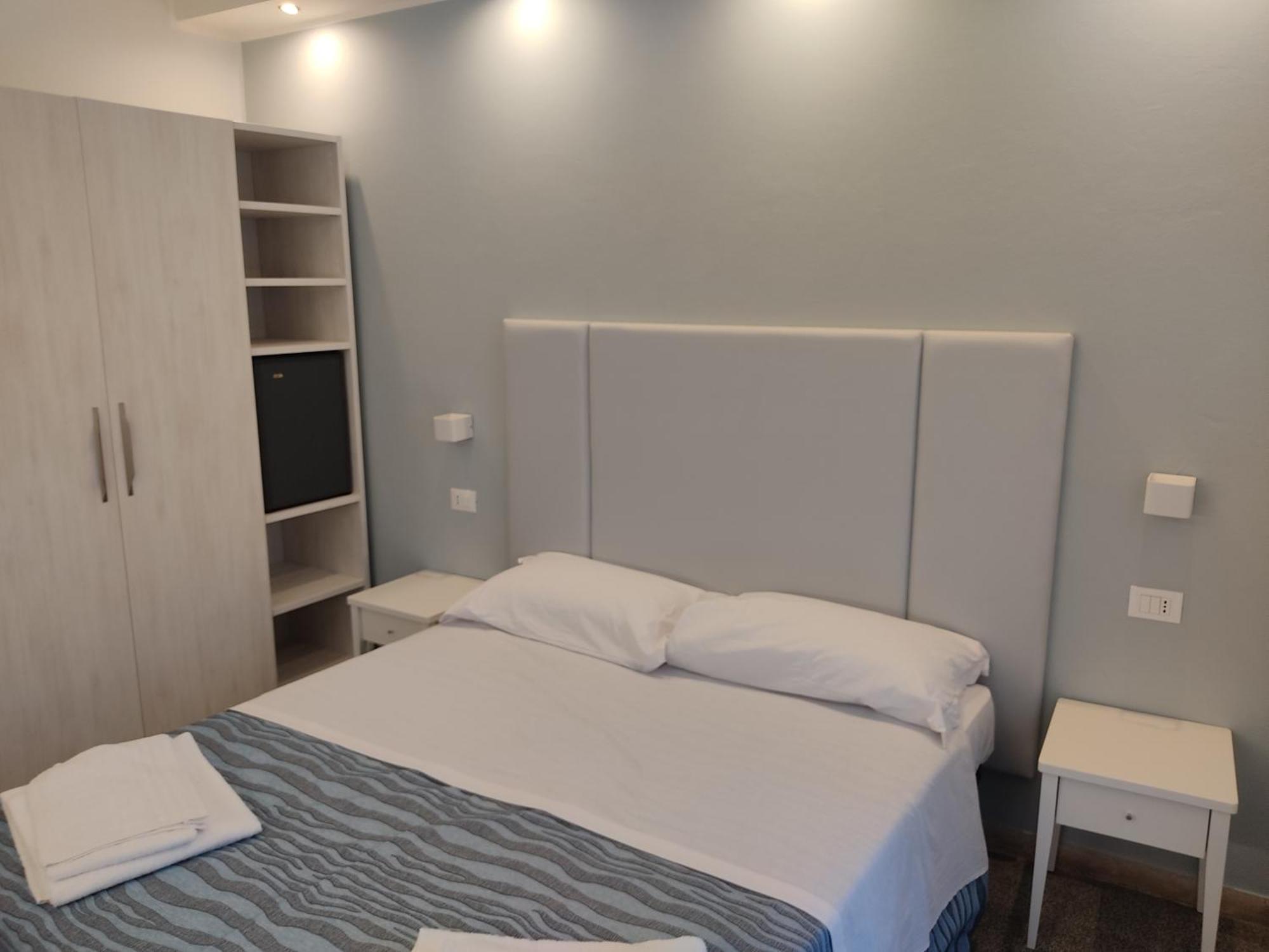 Hotel Caravel Rimini Esterno foto