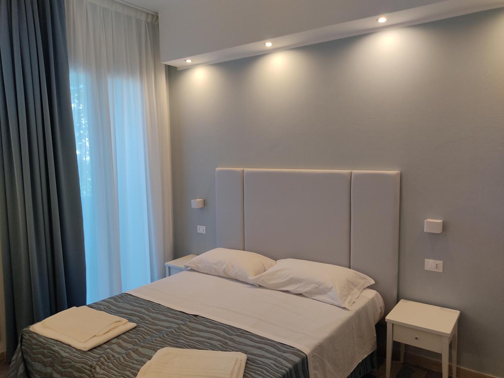 Hotel Caravel Rimini Esterno foto