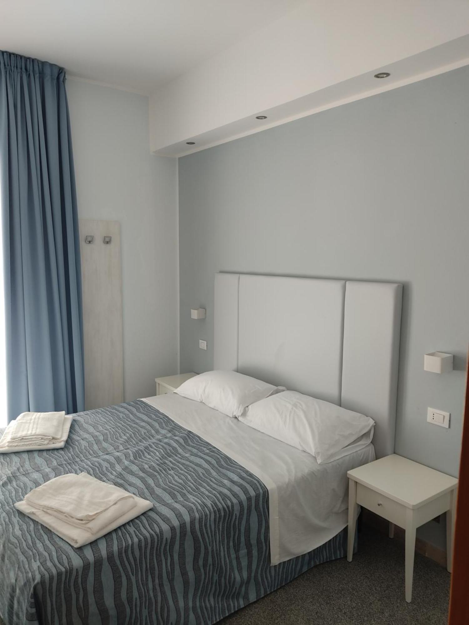 Hotel Caravel Rimini Esterno foto