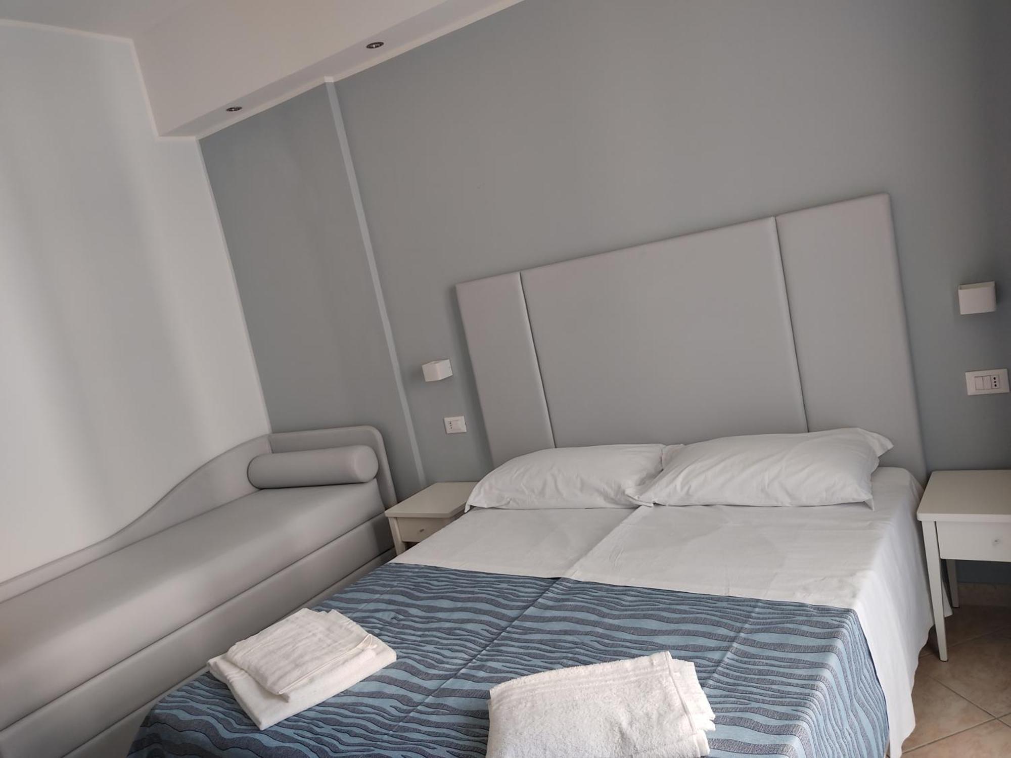 Hotel Caravel Rimini Esterno foto